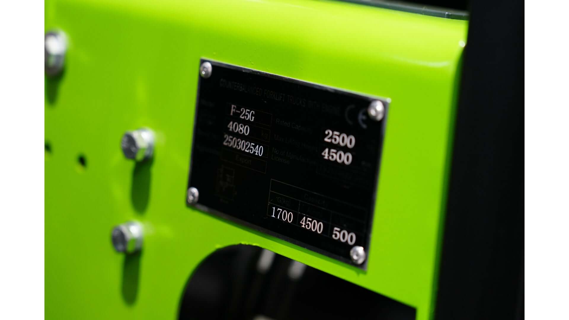 Nameplate of a 2.5 Tonne Diesel Forklift, showing model specifications and performance ratings.